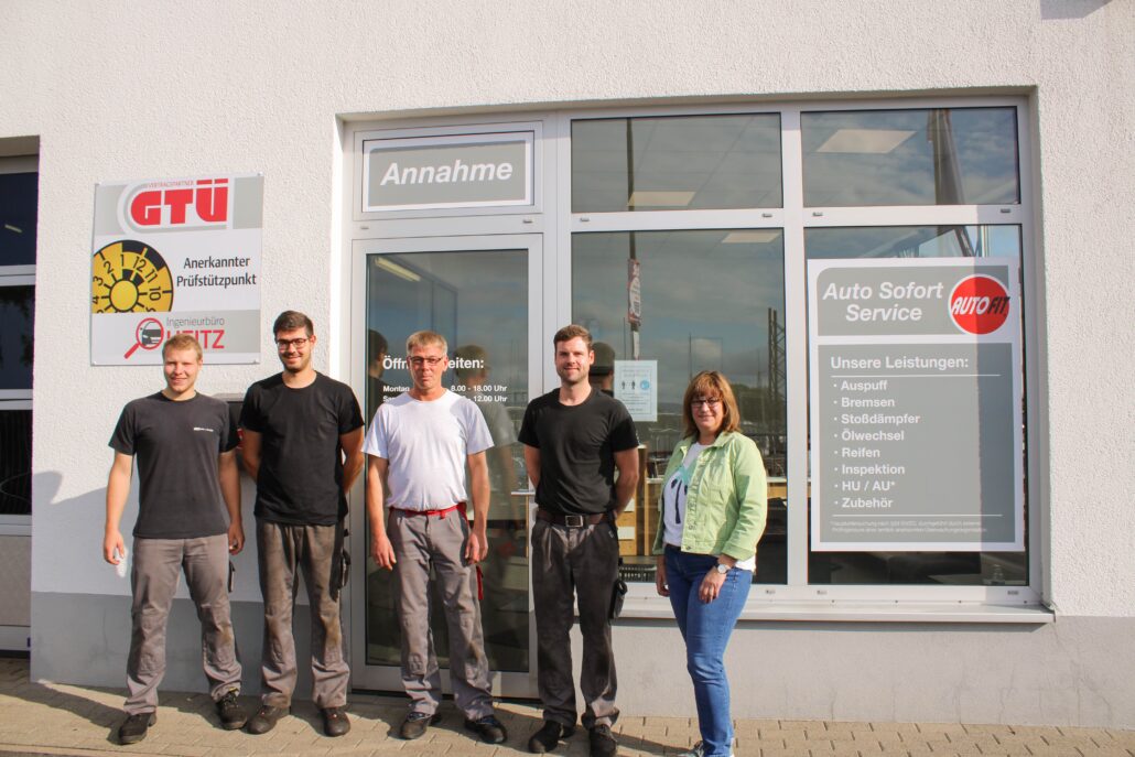 Pressefoto_Auto_Sofort_Service_Serviceteam_klein-1030×687